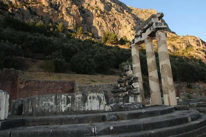 Temple d'Athéna à Delphes