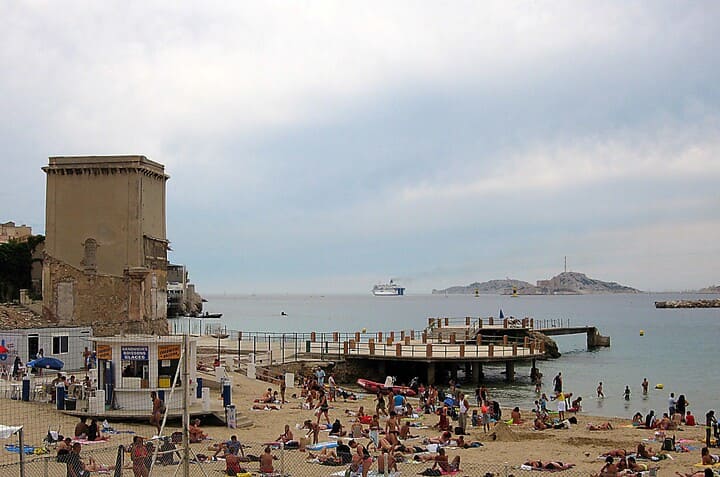 Où se baigner à Marseille : la plage des Catalans
