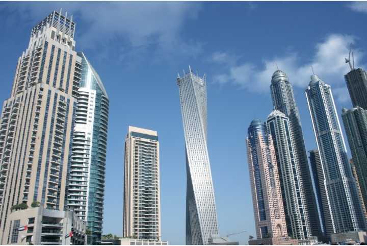 Cayan Tower : le célèbre gratte ciel de Dubaï torsadé